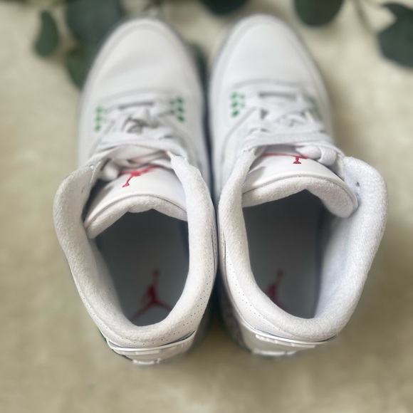Jordan 3 Retro White and Green Sneakers with Classic Design - Picture 6 of 12